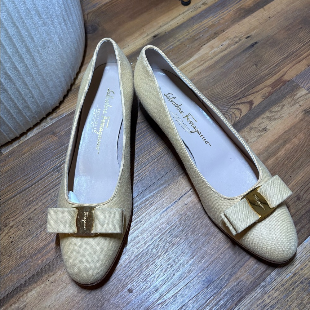 Salvatore Ferragamo Women's Tan Bow Flats